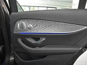 MERCEDES-BENZ E 300 de 9G AMG LINE PANORAMA 360 -KAMERA