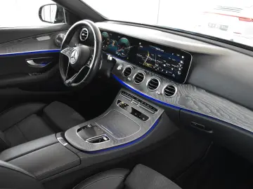 MERCEDES-BENZ E 300 de 9G AMG LINE PANORAMA 360 -KAMERA