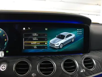 MERCEDES-BENZ E 300 de 9G AMG LINE PANORAMA 360 -KAMERA