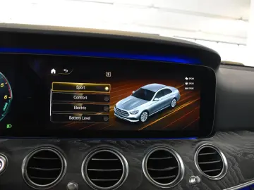 MERCEDES-BENZ E 300 de 9G AMG LINE PANORAMA 360 -KAMERA