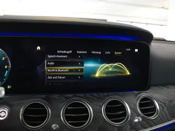 MERCEDES-BENZ E 300 de 9G AMG LINE PANORAMA 360 -KAMERA