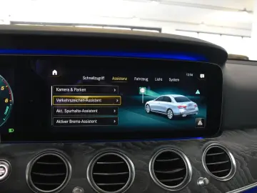 MERCEDES-BENZ E 300 de 9G AMG LINE PANORAMA 360 -KAMERA