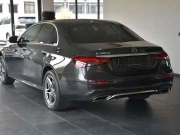 MERCEDES-BENZ E 300 de 9G AMG LINE PANORAMA 360 -KAMERA