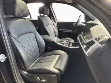 BMW X5 xDr30d MSpo Pro SkyLounge IcGlow SoftClo Ventilation