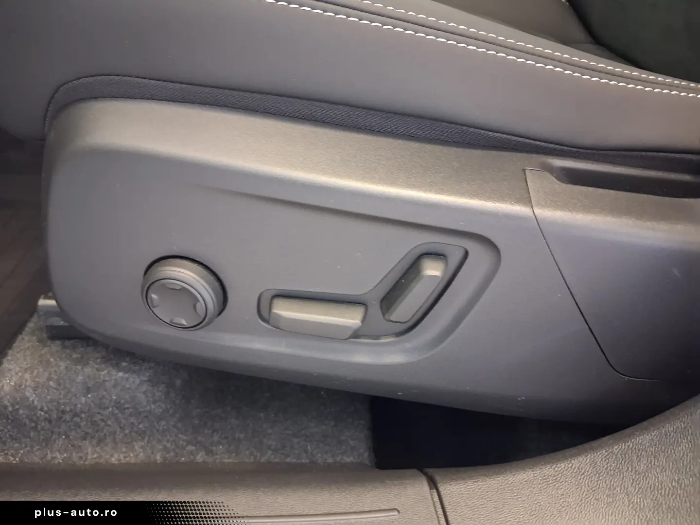 Volvo XC 40 B4 AT FWD MHEV Ultra Dark