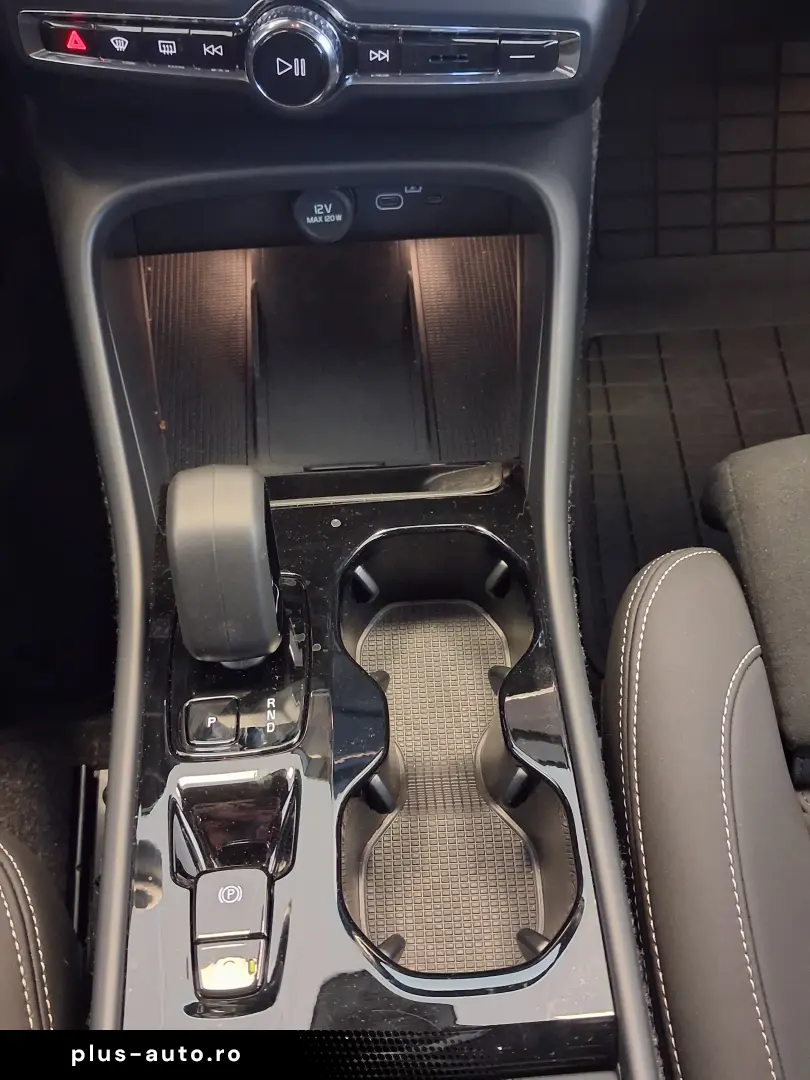Volvo XC 40 B4 AT FWD MHEV Ultra Dark