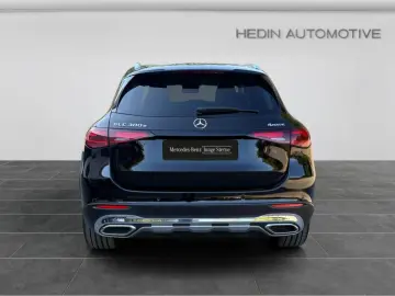 MERCEDES-BENZ GLC 300e 4M AVANTGARDE LED AMBI DISTR KAM SHZ