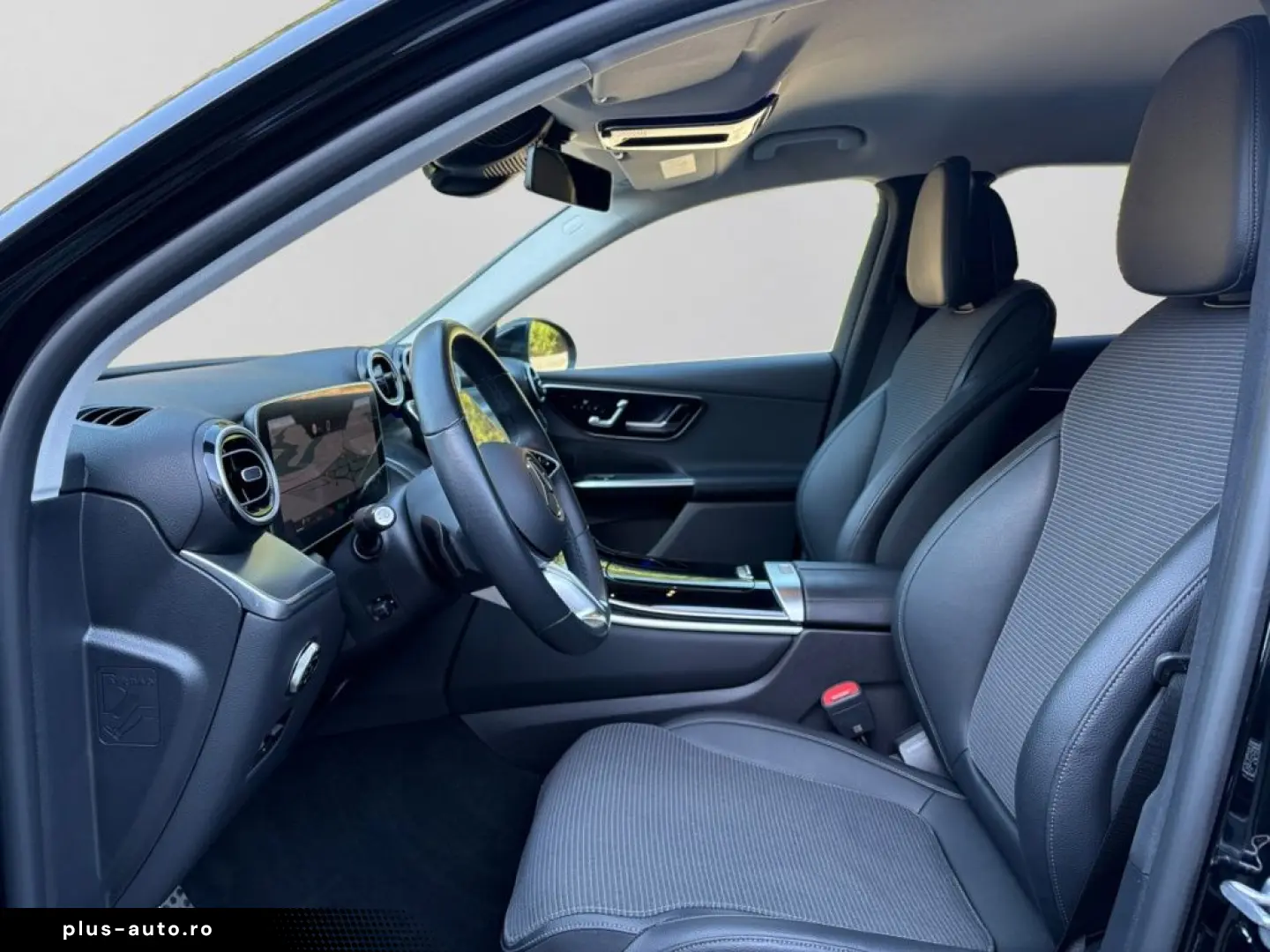MERCEDES-BENZ GLC 300e 4M AVANTGARDE LED AMBI DISTR KAM SHZ