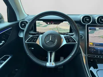 MERCEDES-BENZ GLC 300e 4M AVANTGARDE LED AMBI DISTR KAM SHZ