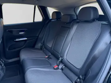 MERCEDES-BENZ GLC 300e 4M AVANTGARDE LED AMBI DISTR KAM SHZ