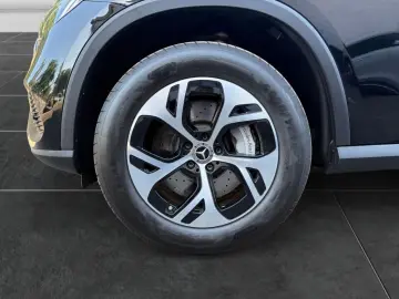 MERCEDES-BENZ GLC 300e 4M AVANTGARDE LED AMBI DISTR KAM SHZ