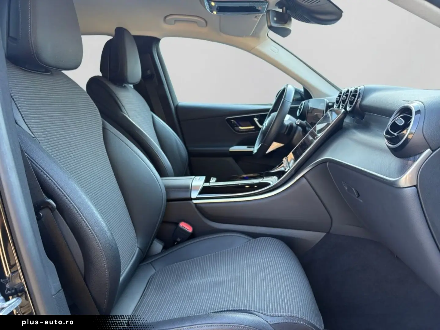 MERCEDES-BENZ GLC 300e 4M AVANTGARDE LED AMBI DISTR KAM SHZ