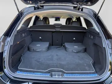 MERCEDES-BENZ GLC 300e 4M AVANTGARDE LED AMBI DISTR KAM SHZ