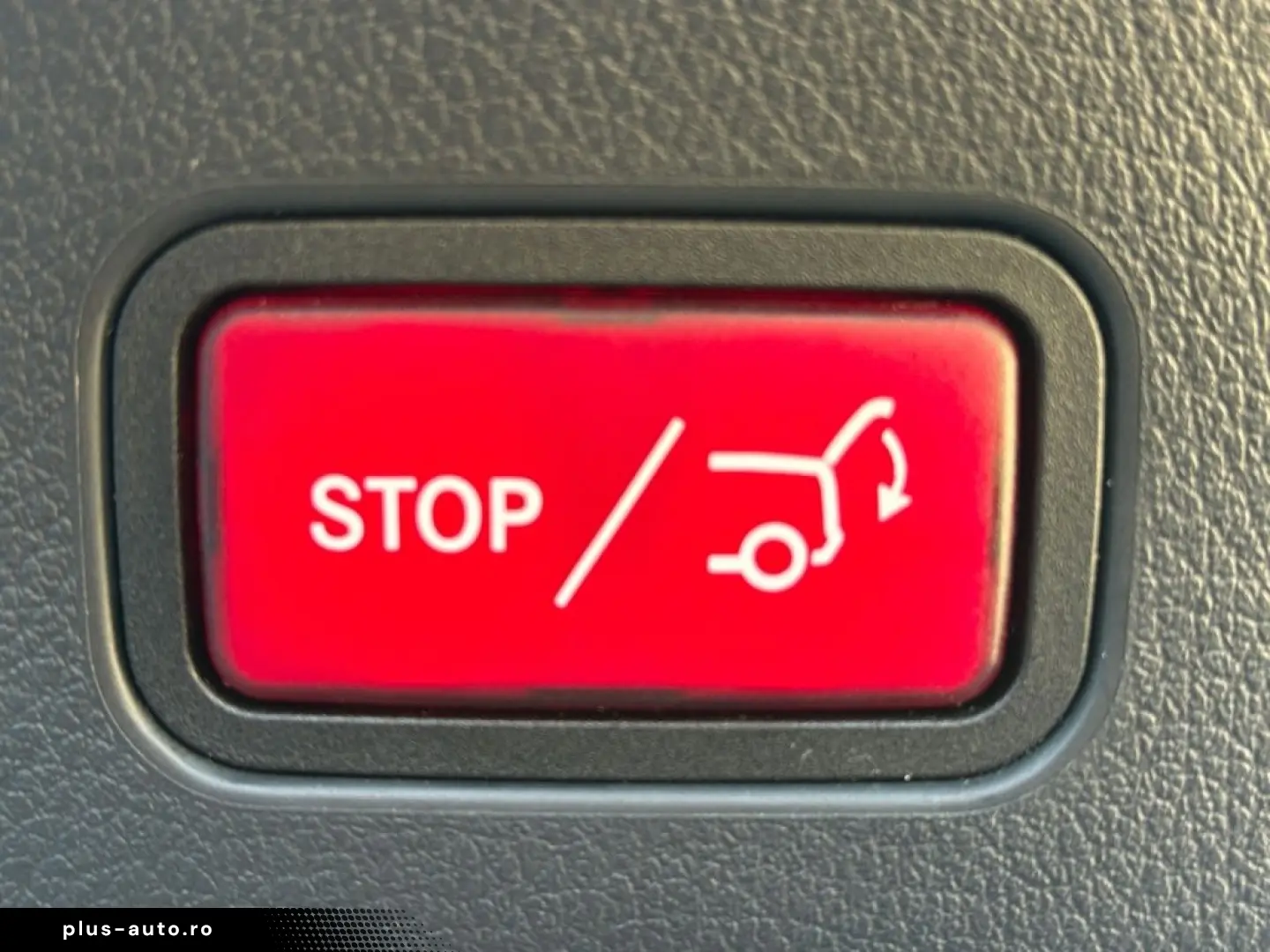 MERCEDES-BENZ GLC 300e 4M AVANTGARDE LED AMBI DISTR KAM SHZ