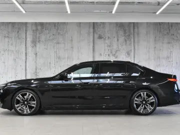 BMW 760e xDrive 571 CP Executive Lounge Masaj