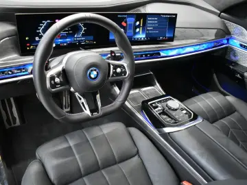 BMW 760e xDrive 571 CP Executive Lounge Masaj