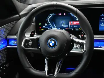 BMW 760e xDrive 571 CP Executive Lounge Masaj