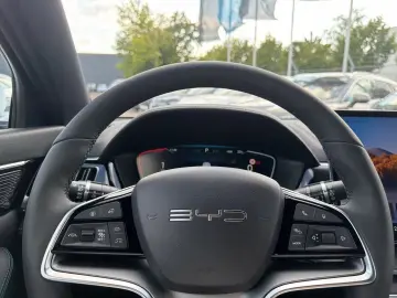 BYD SEAL U 238 kW 1.5 PHEV DM-i Design Allrad Pano