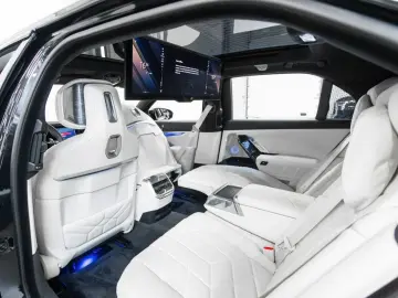 ✨ BMW M760e xDrive   Executive Lounge 571 CP ✨