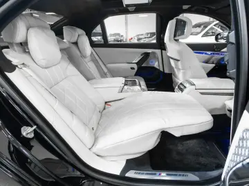 ✨ BMW M760e xDrive   Executive Lounge 571 CP ✨