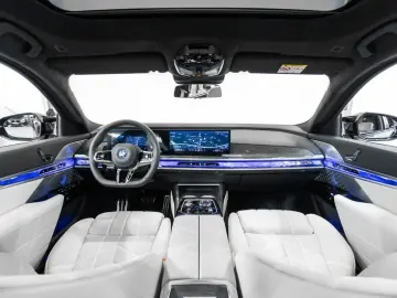 ✨ BMW M760e xDrive   Executive Lounge 571 CP ✨