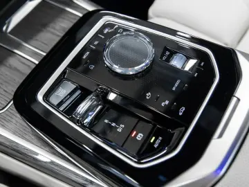 ✨ BMW M760e xDrive   Executive Lounge 571 CP ✨