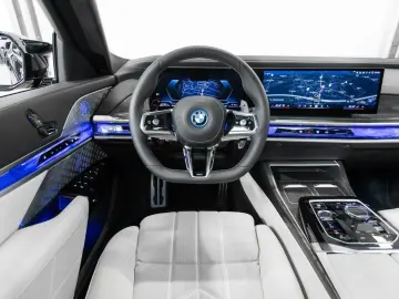 ✨ BMW M760e xDrive   Executive Lounge 571 CP ✨
