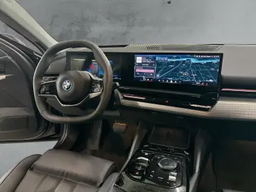BMW 530e xDrive LIMO 19''LM LC PROF PANO SITZLÜFT 3