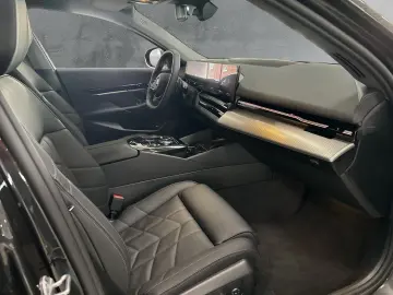 BMW 530e xDrive LIMO 19''LM LC PROF PANO SITZLÜFT 3