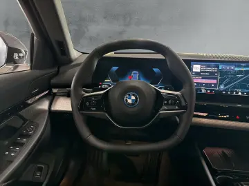 BMW 530e xDrive LIMO 19''LM LC PROF PANO SITZLÜFT 3