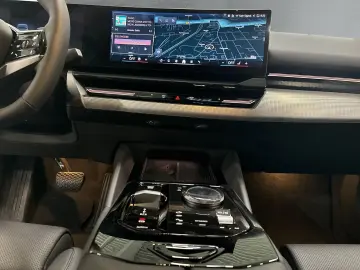 BMW 530e xDrive LIMO 19''LM LC PROF PANO SITZLÜFT 3