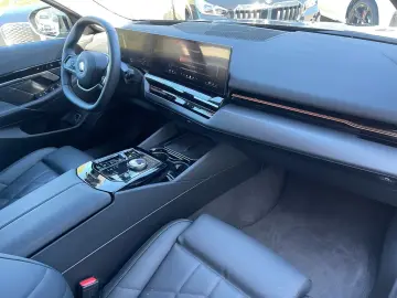 BMW 530e xDrive Touring    Autobahnass. 360  H&K HUD