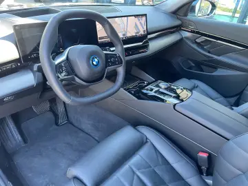 BMW 530e xDrive Touring    Autobahnass. 360  H&K HUD