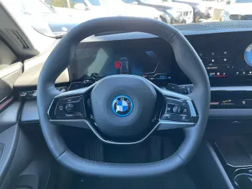 BMW 530e xDrive Touring    Autobahnass. 360  H&K HUD