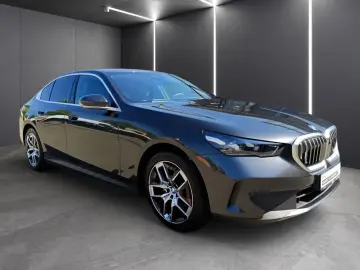 BMW 530e ICONIC GLOW 19 ALU KOMFORTSITZE