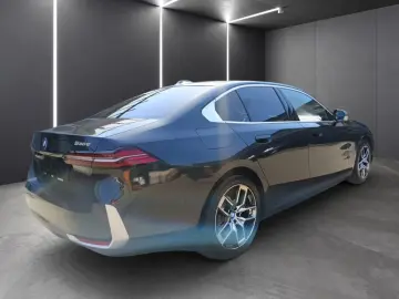 BMW 530e ICONIC GLOW 19 ALU KOMFORTSITZE