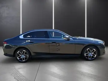 BMW 530e ICONIC GLOW 19 ALU KOMFORTSITZE
