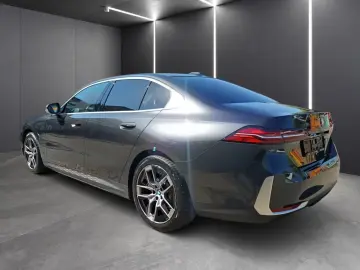 BMW 530e ICONIC GLOW 19 ALU KOMFORTSITZE