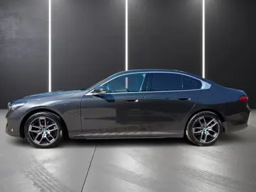 BMW 530e ICONIC GLOW 19 ALU KOMFORTSITZE