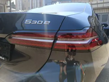 BMW 530e ICONIC GLOW 19 ALU KOMFORTSITZE