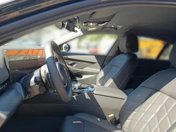 BMW 530e ICONIC GLOW 19 ALU KOMFORTSITZE