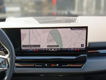 BMW 530e ICONIC GLOW 19 ALU KOMFORTSITZE