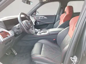 BMW XM 4.4 Label Red