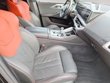 BMW XM 4.4 Label Red