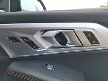 BMW XM 4.4 Label Red
