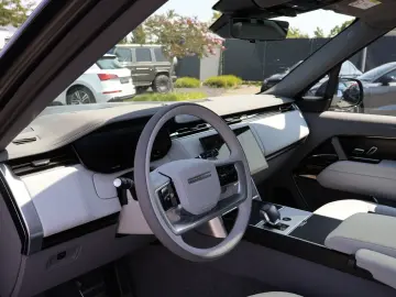 LAND ROVER Range Rover SV INTERPID P615 Pano-TV-Massage