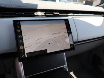 LAND ROVER Range Rover SV INTERPID P615 Pano-TV-Massage
