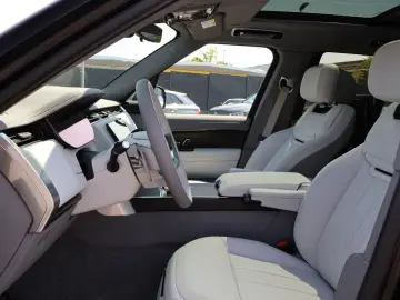 LAND ROVER Range Rover SV INTERPID P615 Pano-TV-Massage
