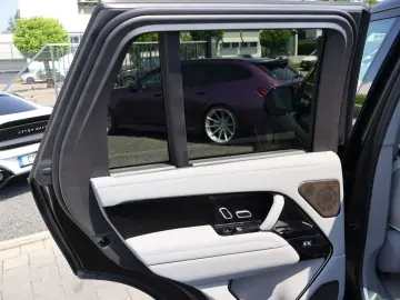 LAND ROVER Range Rover SV INTERPID P615 Pano-TV-Massage