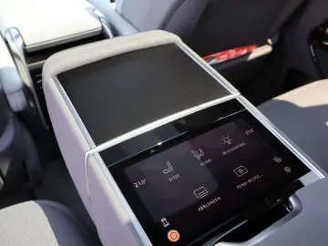 LAND ROVER Range Rover SV INTERPID P615 Pano-TV-Massage
